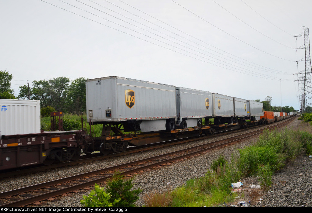 Two UPS 28Ft Trailers on TTRX 370670